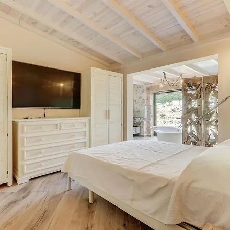 Petit Bijoux By Rentallorca