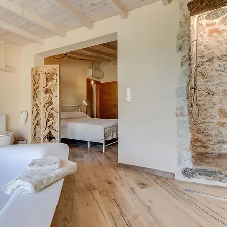 Petit Bijoux By Rentallorca