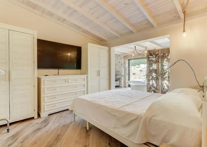 Petit Bijoux By Rentallorca